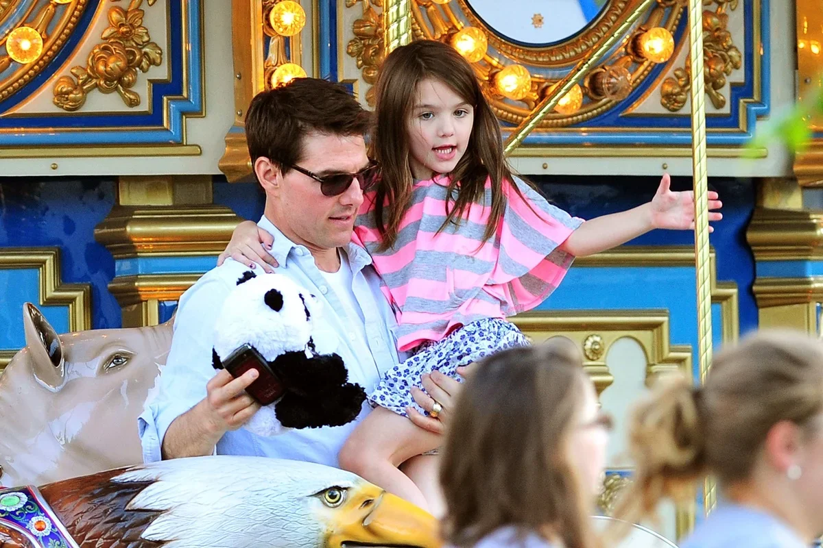 Tom Cruise e a Cientologia: Suri oficializa saída do sobrenome