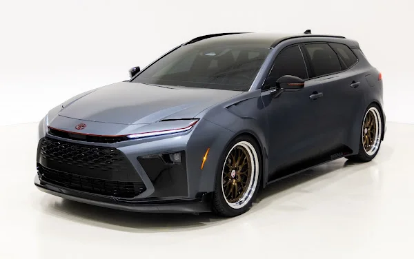 Toyota Crown Signia GT‑S: suspensão rebaixada de 12,7 cm