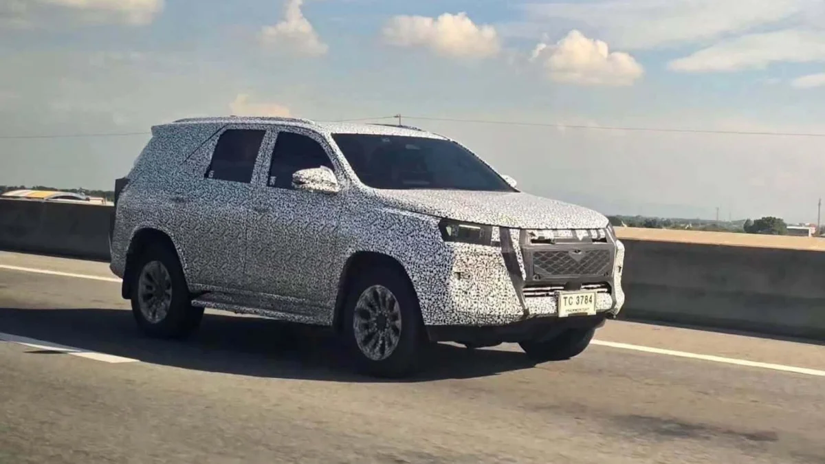 Toyota SW4 aposta em diesel com ajuda elétrica