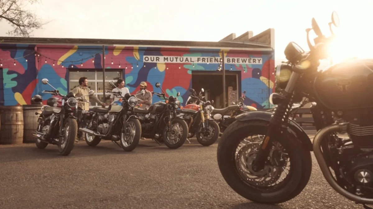 Triumph lança 11 novas combinações em nove motos