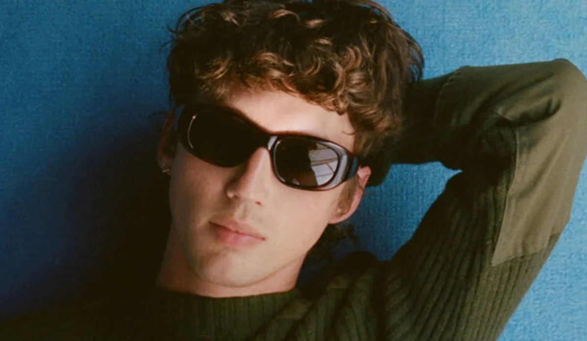 Troye Sivan lança She's The Best e revela solidão amorosa