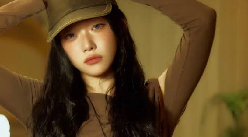 Tsuki: passou um mês sem sair do quarto antes do debut
