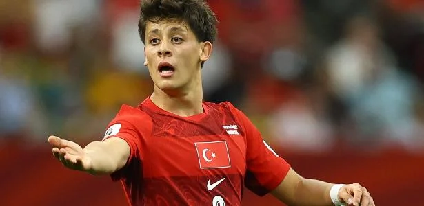 Turquia e Paraguai duelam com chance de eliminação