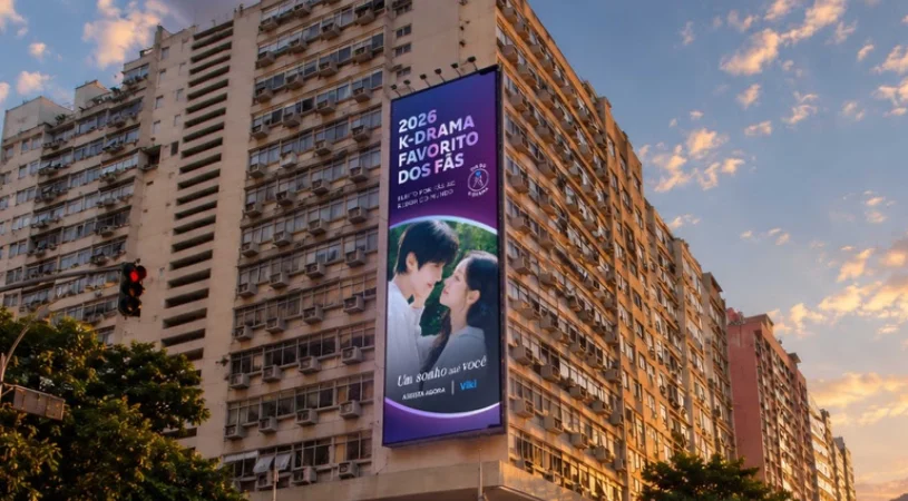 Um sonho até você chega a outdoor em Copacabana após votação