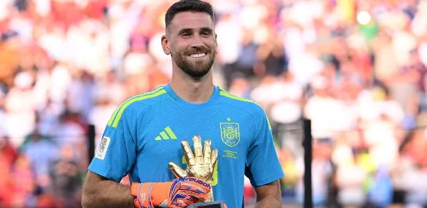 Unai Simón bate recorde e é eleito melhor goleiro da Copa
