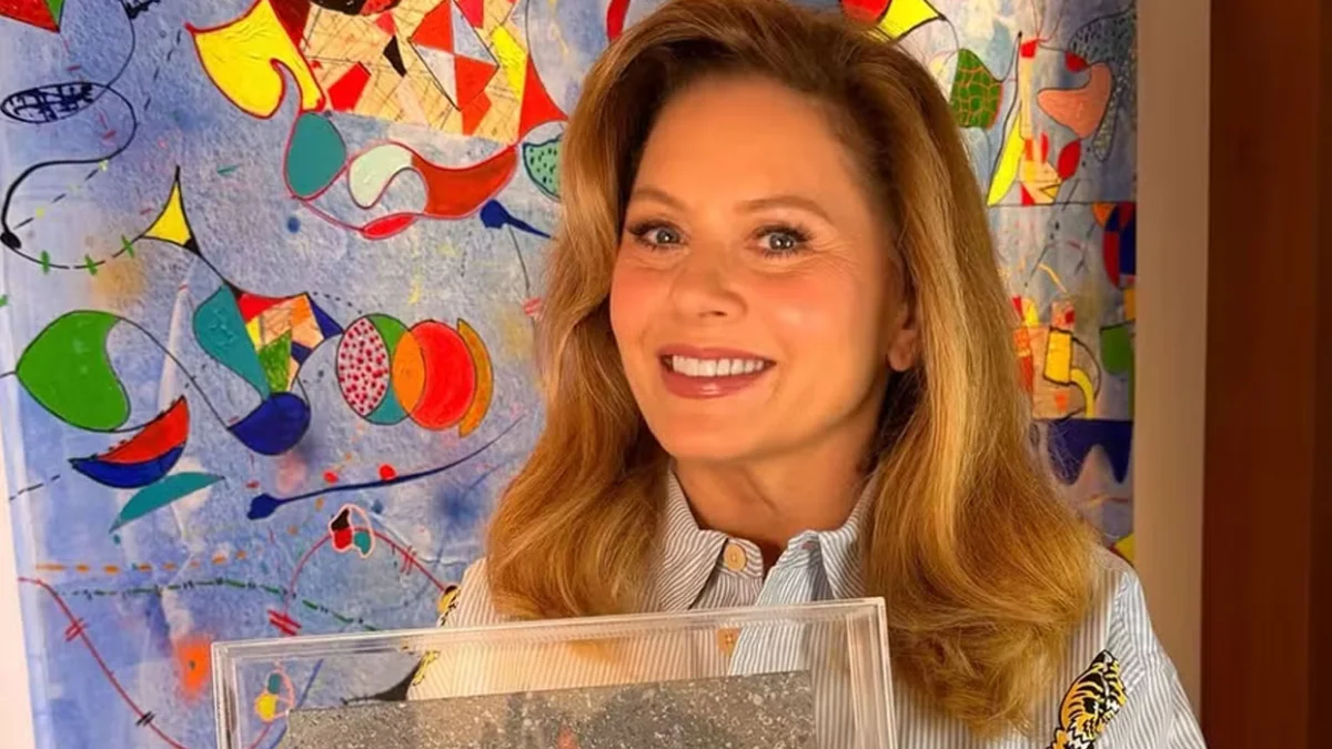 Vera Fischer ganha réplica da estrela da Calçada da Fama