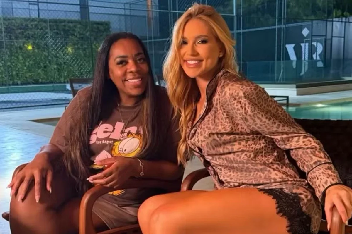 Virginia no camarote com a mãe de Vini Jr. após gol