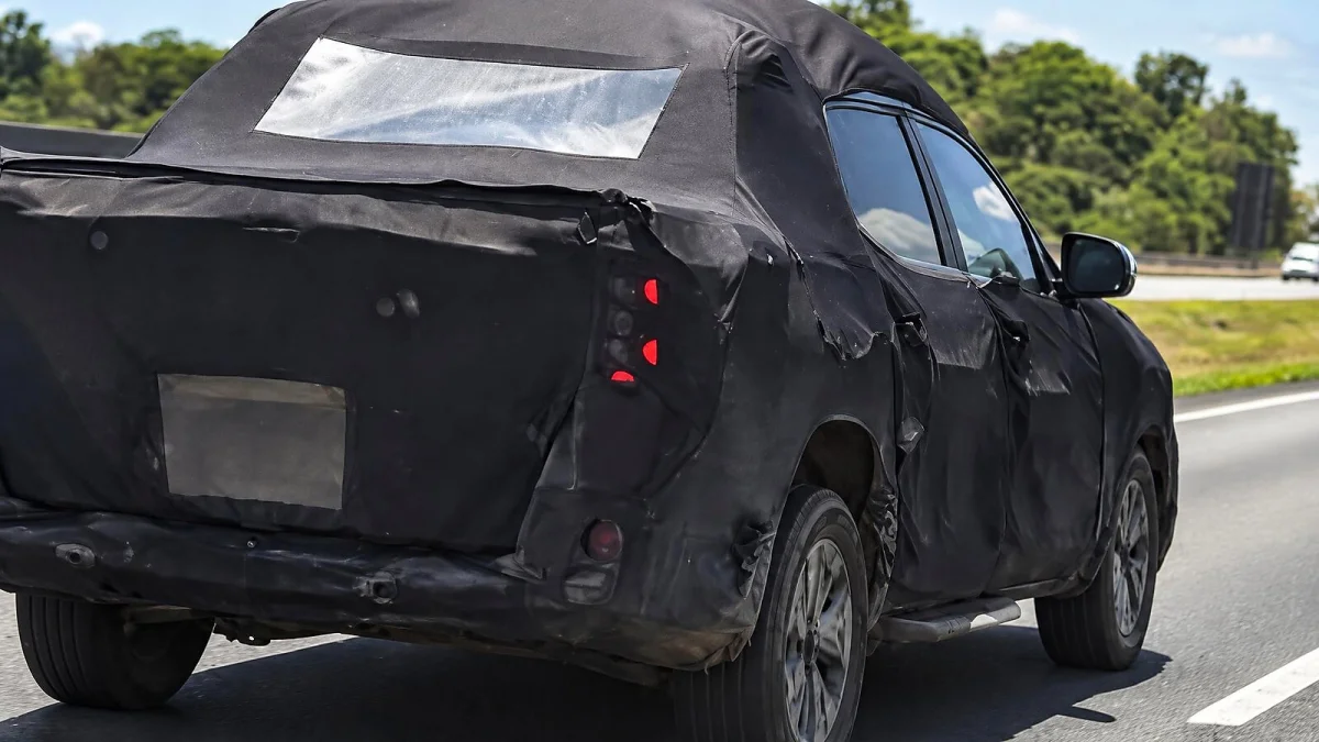 Volkswagen Tukan: flagra na Dutra mostra camuflagem pesada