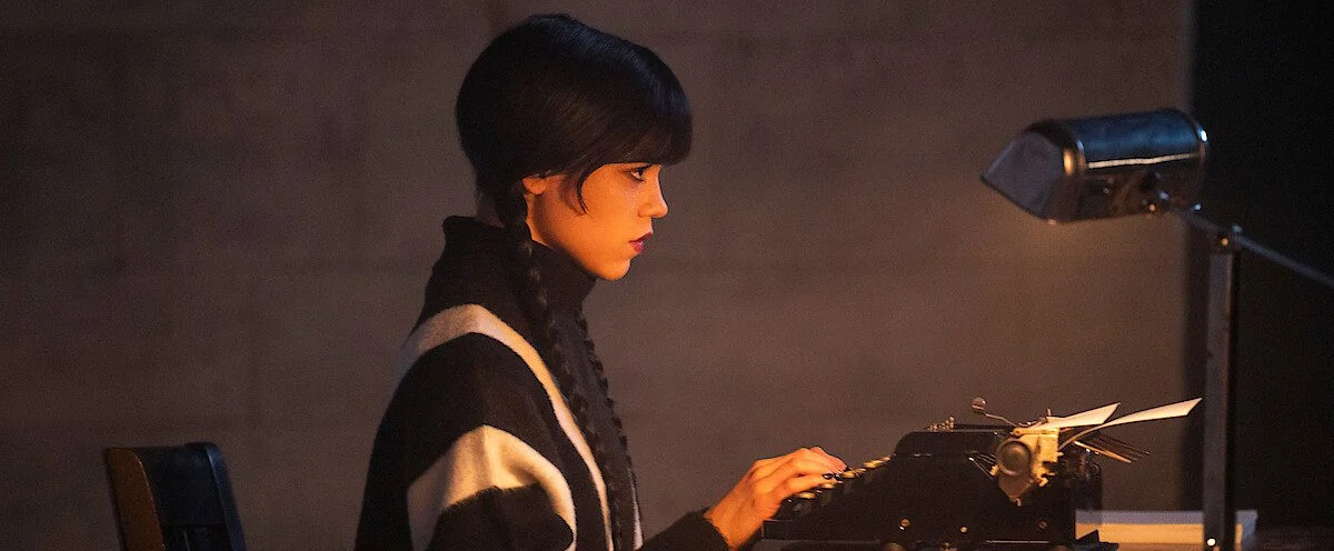 Wandinha: filmagens terminam e Jenna Ortega retorna como protagonista