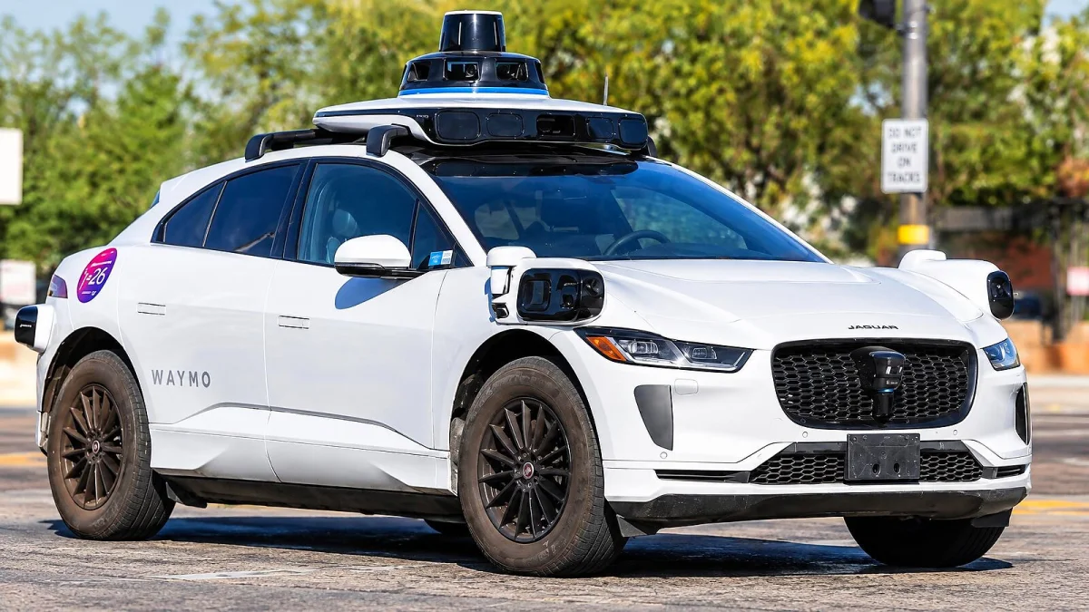 Waymo: robotáxis registram 95% menos colisões graves