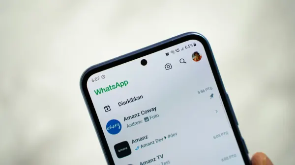 WhatsApp exige atualização do sistema e trava logins