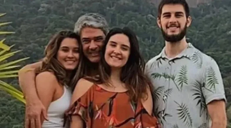 William Bonner eterniza salto dos trigêmeos em tatuagem