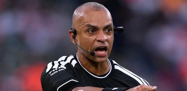 Wilton Pereira Sampaio é cotado para apitar semifinal ou final